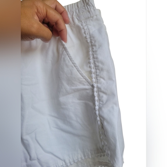 LOFT Classic White Shorts SzL - Picture 5 of 7